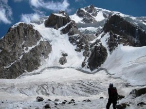 Pohled na ledovou stěnu z 4800m.